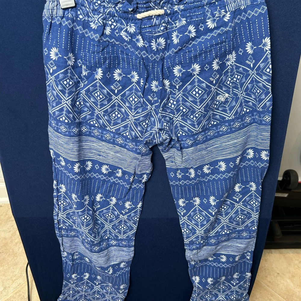 Roxy Women's Pants Color Blue & White Patterned Drawstring Pants Size Small - Picture 6 of 13